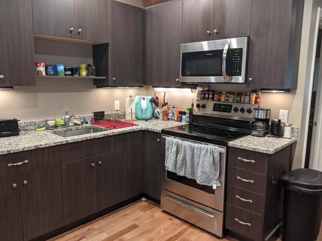 16 Central St Unit 1A, Bristol, NH 03222 Room for Rent in Bristol, NH