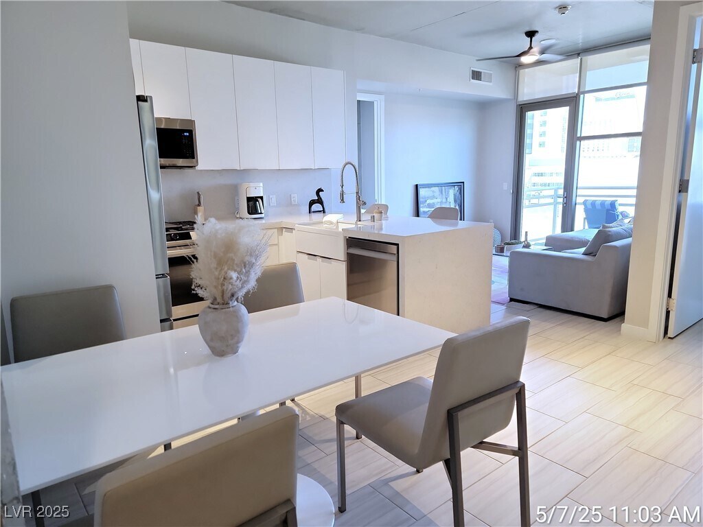 Foto principal - 353 E Bonneville Ave