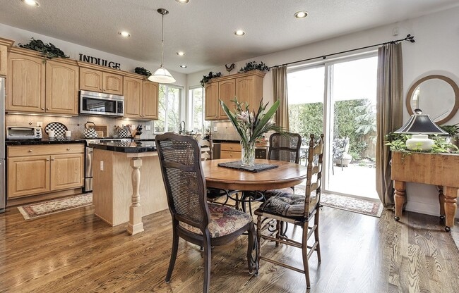 Building Photo - 16723 SW Rogue River Terrace
