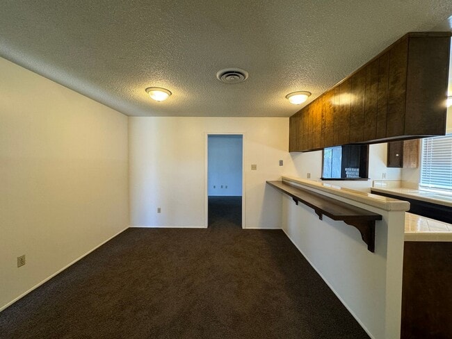 Building Photo - 4800 Summertree Ln