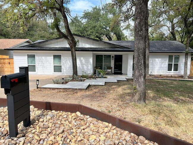 Building Photo - 1812 Parkside Ln