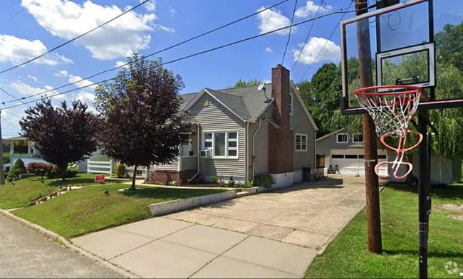 Building Photo - 57 Forrest Ave
