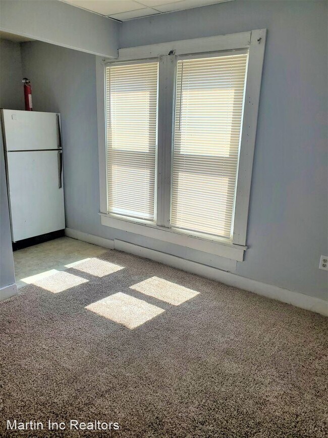 Building Photo - 310 E 2nd St