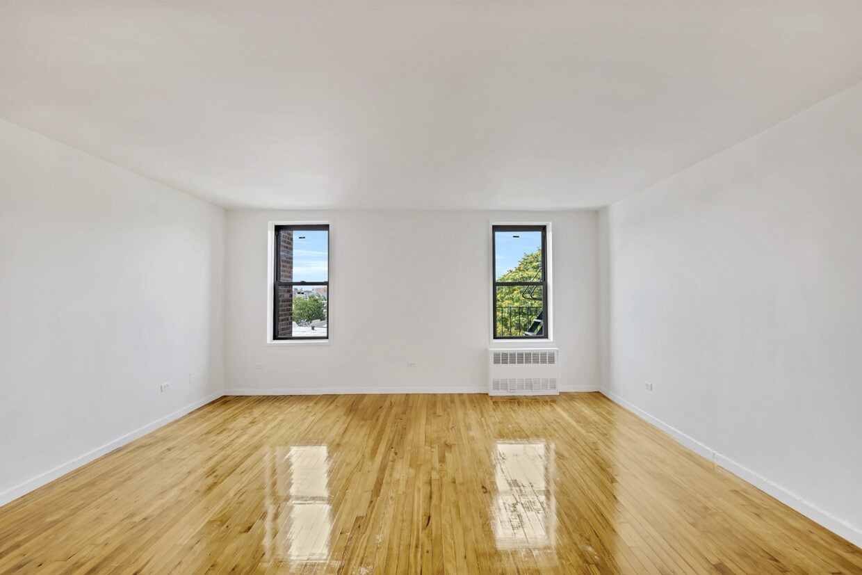 Foto principal - 58-35 Granger St