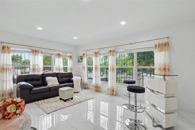 Foto del edificio - 2145 NW 133rd St