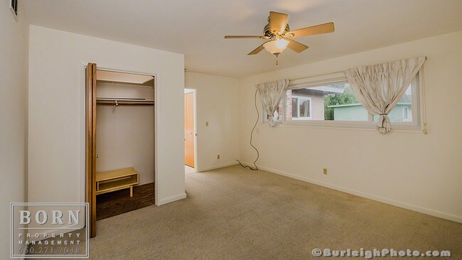 Building Photo - 465 Chiquita Ave