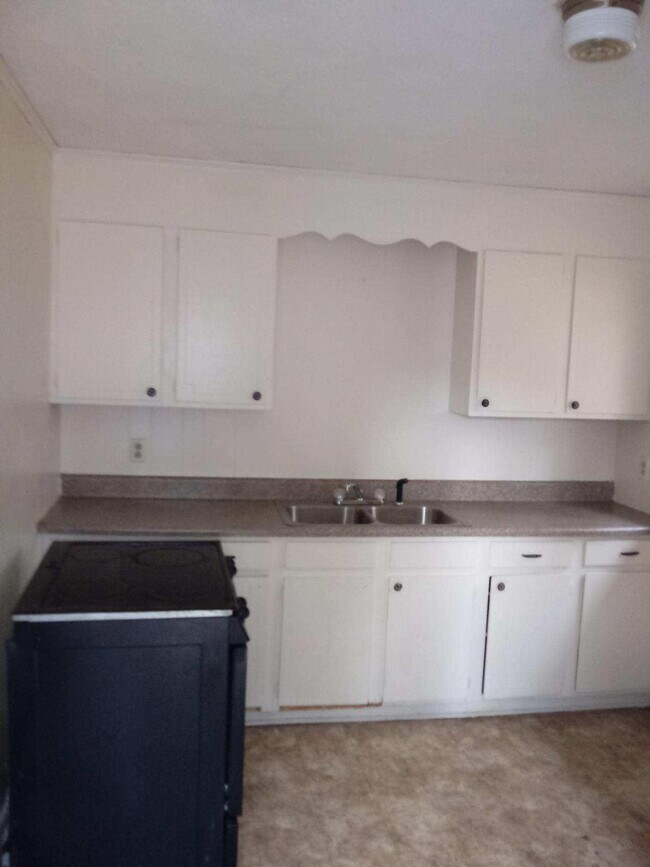 Building Photo - 5032 Bahama Dr
