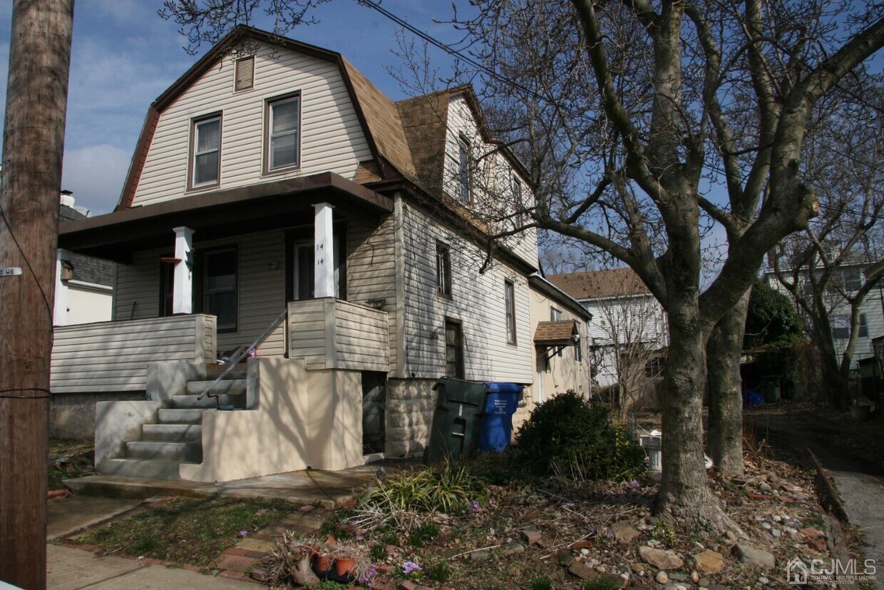 14 Ryan St Unit REAR, Fords, NJ 08863 Room for Rent in Fords, NJ