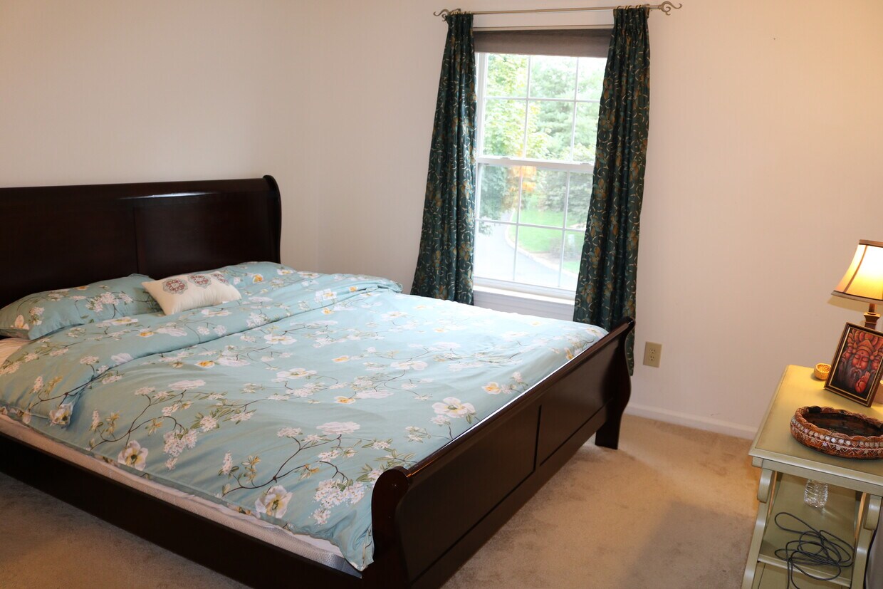 Foto principal - 113 Castleton Rd