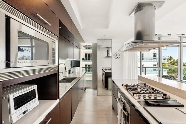 Foto del edificio - 3737 Collins Ave