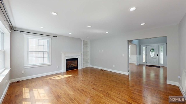 Foto del edificio - 297 Adams Ave