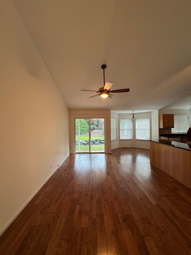 Building Photo - 3 bedroom 2 bath home in Sutherlin