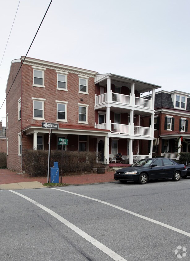 Building Photo - 129 W Miner St