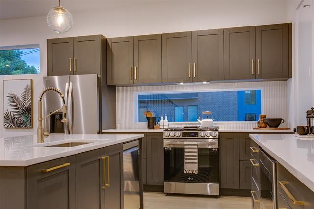 Foto del edificio - 419 W 9th St