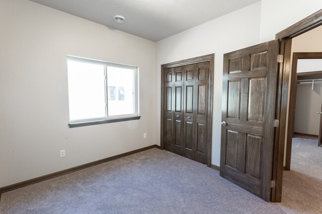 Building Photo - Foss Townhomes