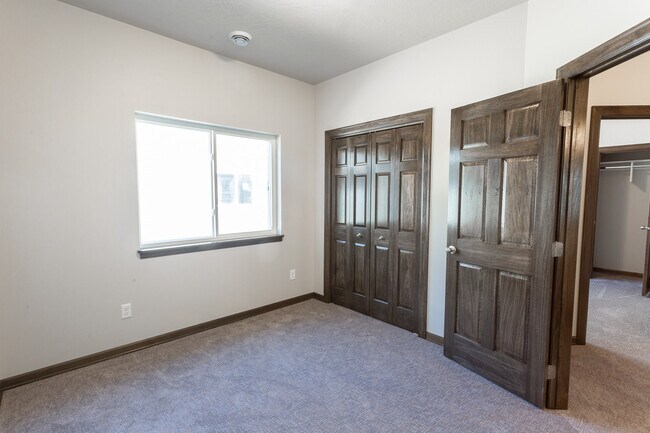 Foto del edificio - Foss Townhomes