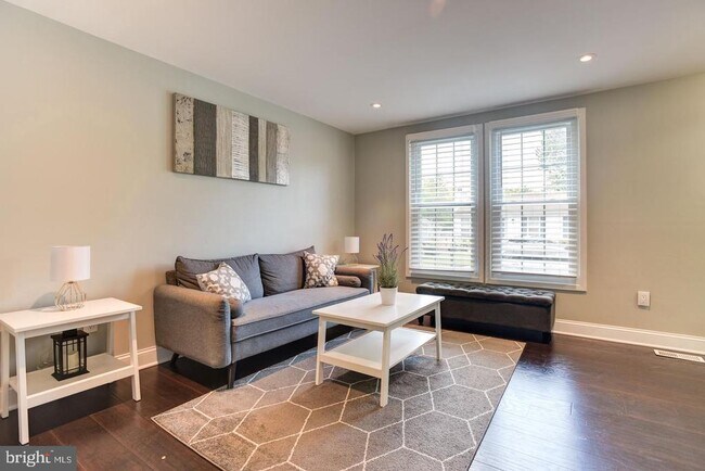 Foto del edificio - 7310 Torran Rocks Way