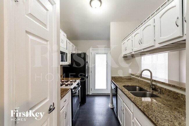 Foto del edificio - 1061 Park Creek Cir