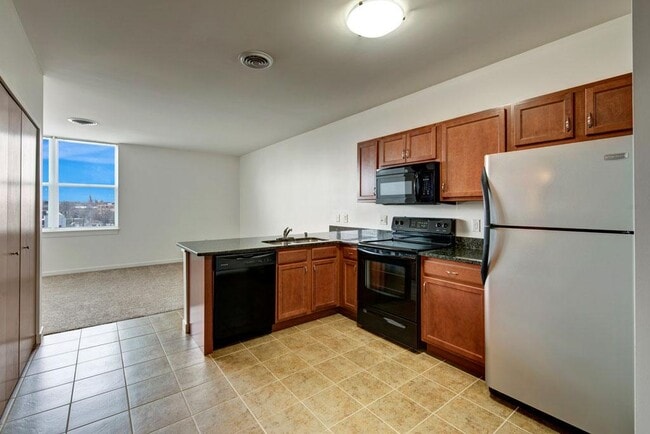 Building Photo - Latitude