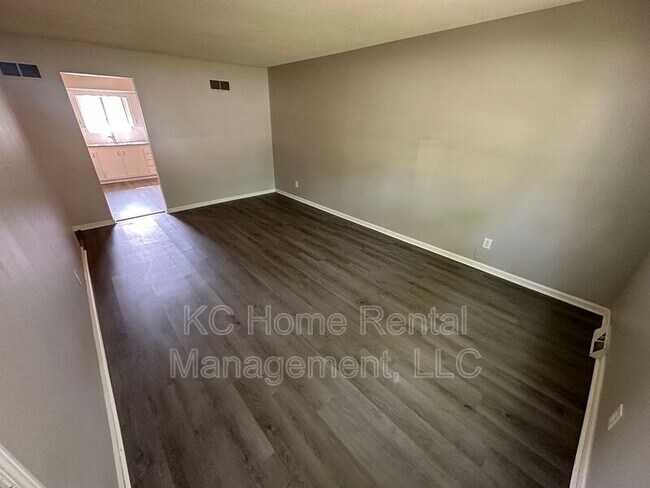 Foto del edificio - 1903 N 77th St