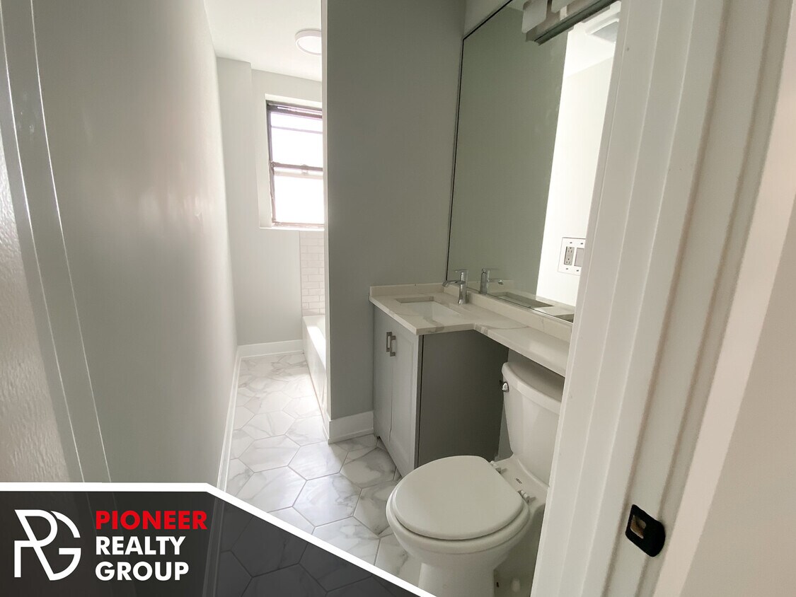 Foto principal - 503 W Belmont Ave