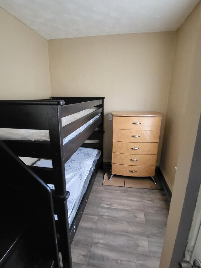 Bedroom - 1725 Madison St