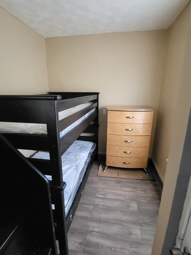 Bedroom - 1725 Madison St