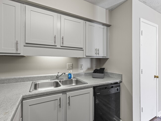 Our Montgomery apartments at Stratford Village offer convenient kitchens with dishwasher, sink, and ample cabinet storage, professionally operated by Highlands Vista Group. - Stratford Village