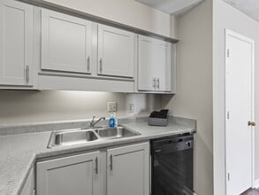Our Montgomery apartments at Stratford Village offer convenient kitchens with dishwasher, sink, and ample cabinet storage, professionally operated by Highlands Vista Group. - Stratford Village