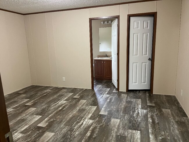Building Photo - 6810 Frogtown Rd