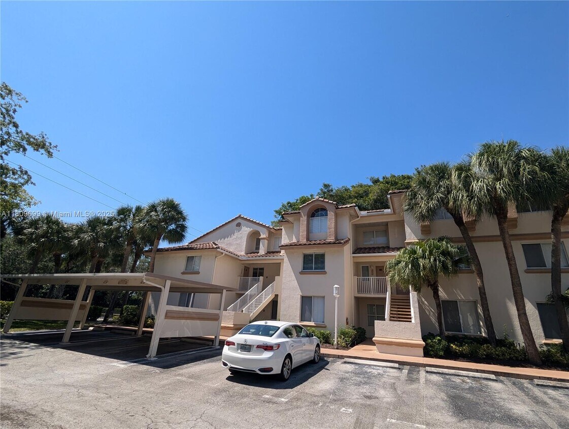 Foto principal - 15201 Glenmoor Dr