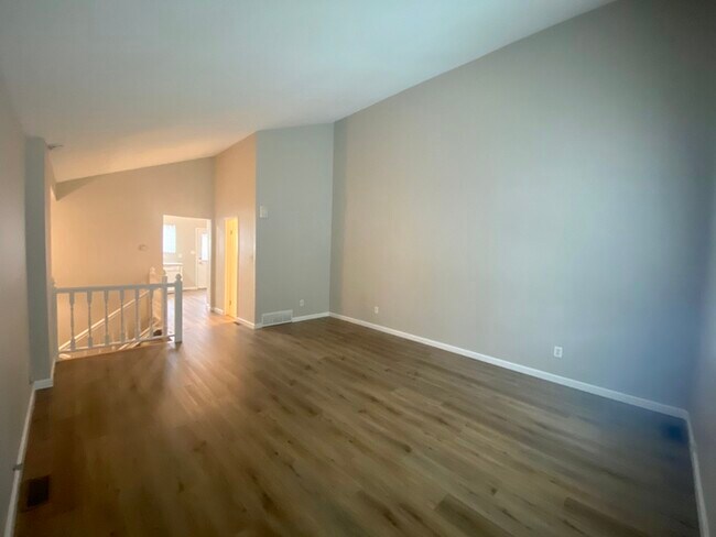 Building Photo - 2 bedroom 1 ½ bathroom duplex in Thornton