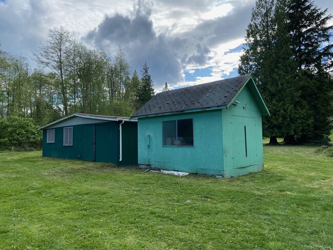 Building Photo - 800 Hidden Trail Rd