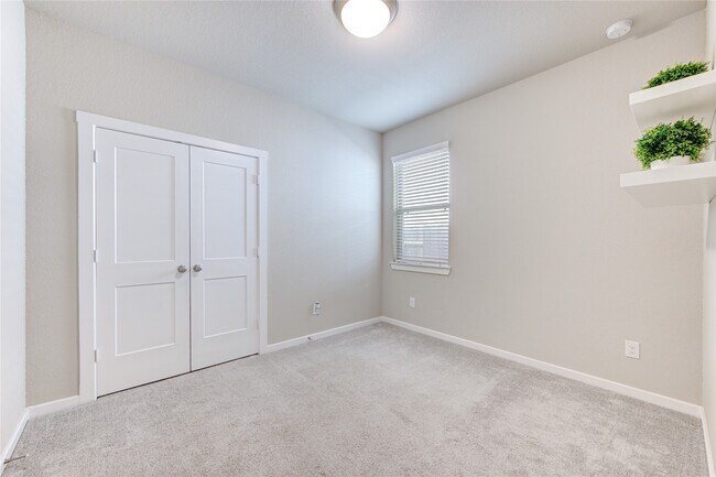 Foto del edificio - 6022 Bristol Spur Ln