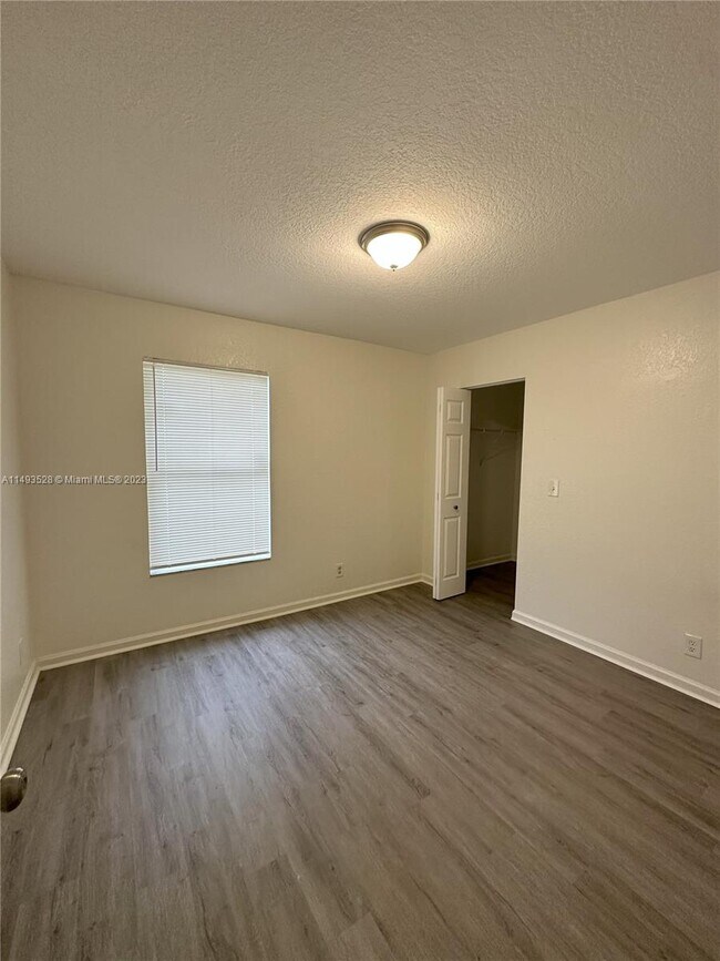 Building Photo - 152 Jennings Ave