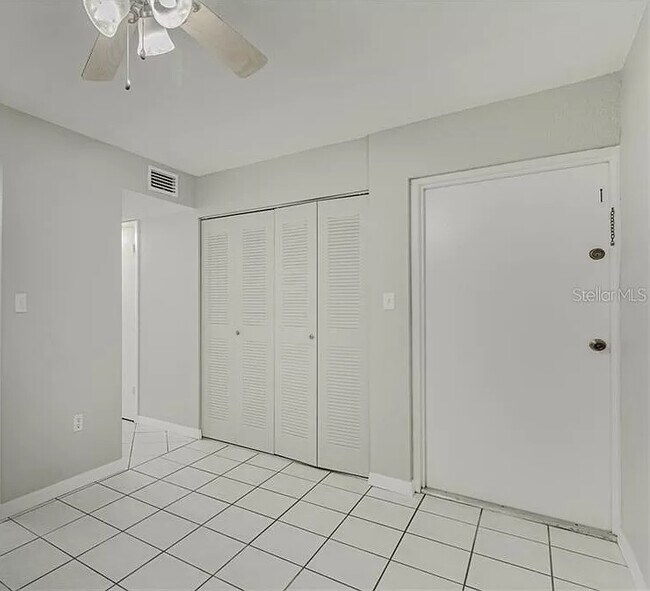 Foto del edificio - 809 Russell Ln