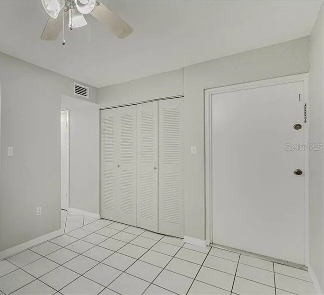 Building Photo - 809 Russell Ln