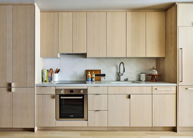 Interior Photo - 700 Broadway