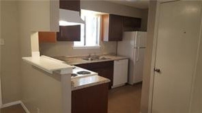 Building Photo - 507 Algerita Dr