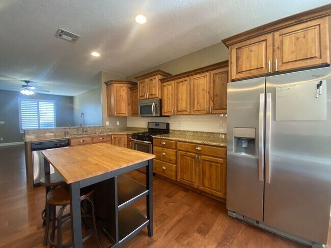 Building Photo - 455 N 2260 W