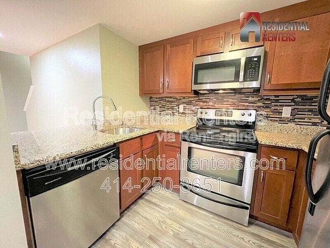 Building Photo - 270 E Highland Ave