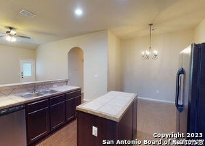 Foto del edificio - 661 Creekside Cir
