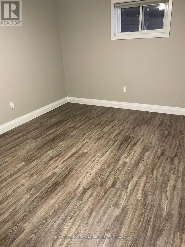 Photo du bâtiment - 1566 Northmount Ave