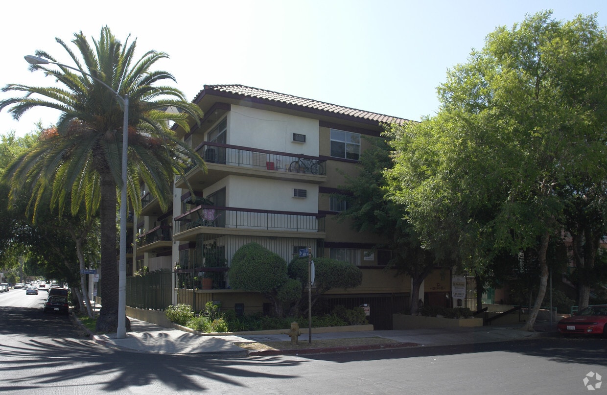 Building Photo - Villa Monti