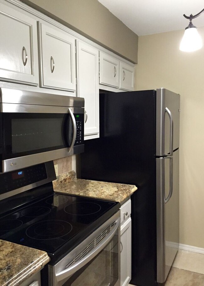 Foto del edificio - Darling Gathering Place Brookside Townhouse - Gated Community - 1 bedroom 1.5 bath, Small Fenced ...