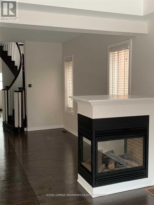 Photo du bâtiment - 8 Tustin Rd