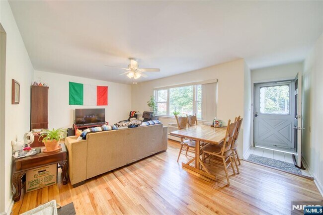 Foto del edificio - 132 Regency Park
