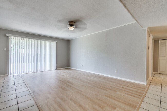 Foto del edificio - 3 Bed/2 Bath Hidden Treasure in Garland