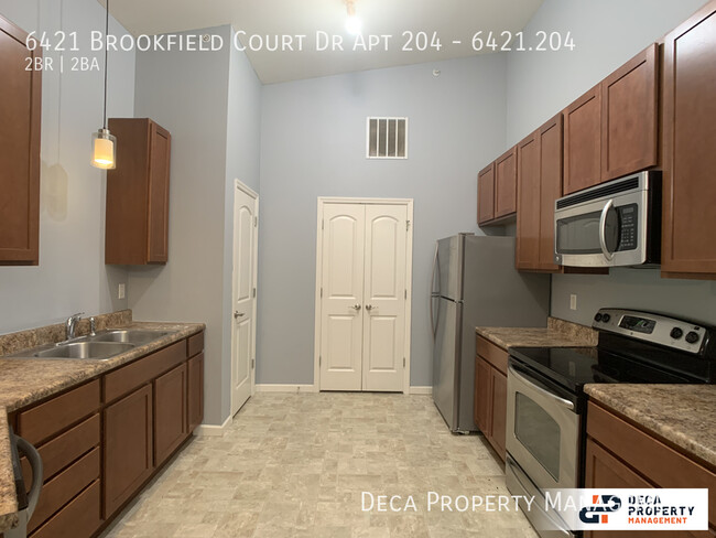 Building Photo - 2 Bedroom Condo