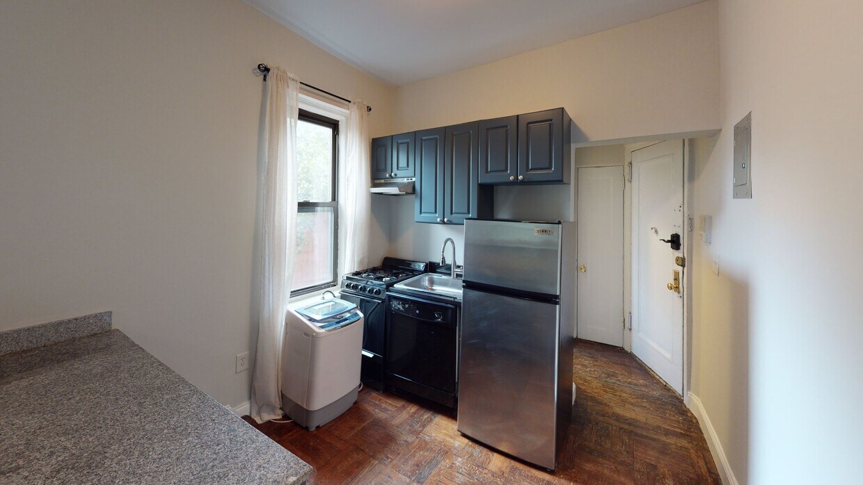 Photo - 715 E 5th St Apartment
